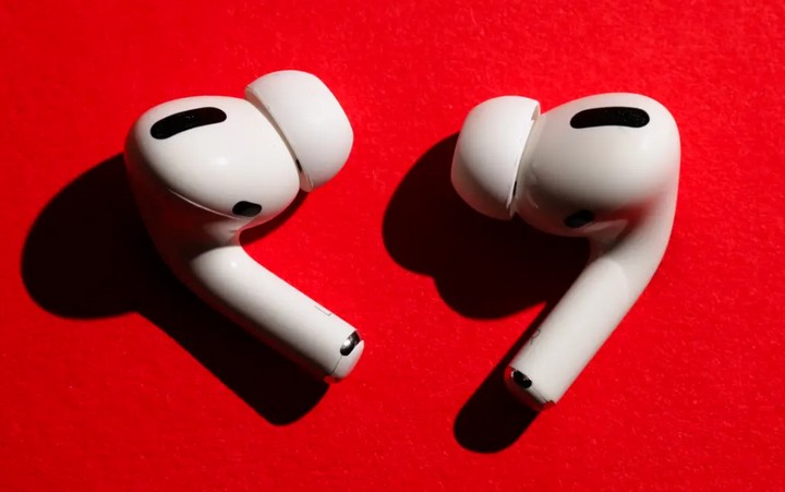 Doanh số AirPods bán ra tăng đều trong năm 2020, Apple vẫn mất đi thị phần vào tay đối thủ 