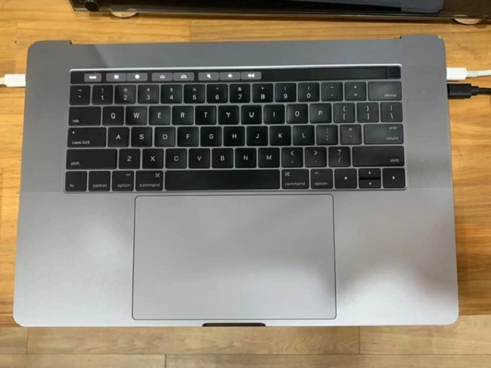 Cận cảnh một chiếc Macbook Pro không màn hình