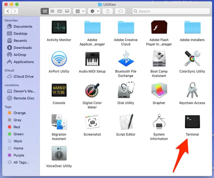 Mở ứng dụng Terminal trong mục Utilities.