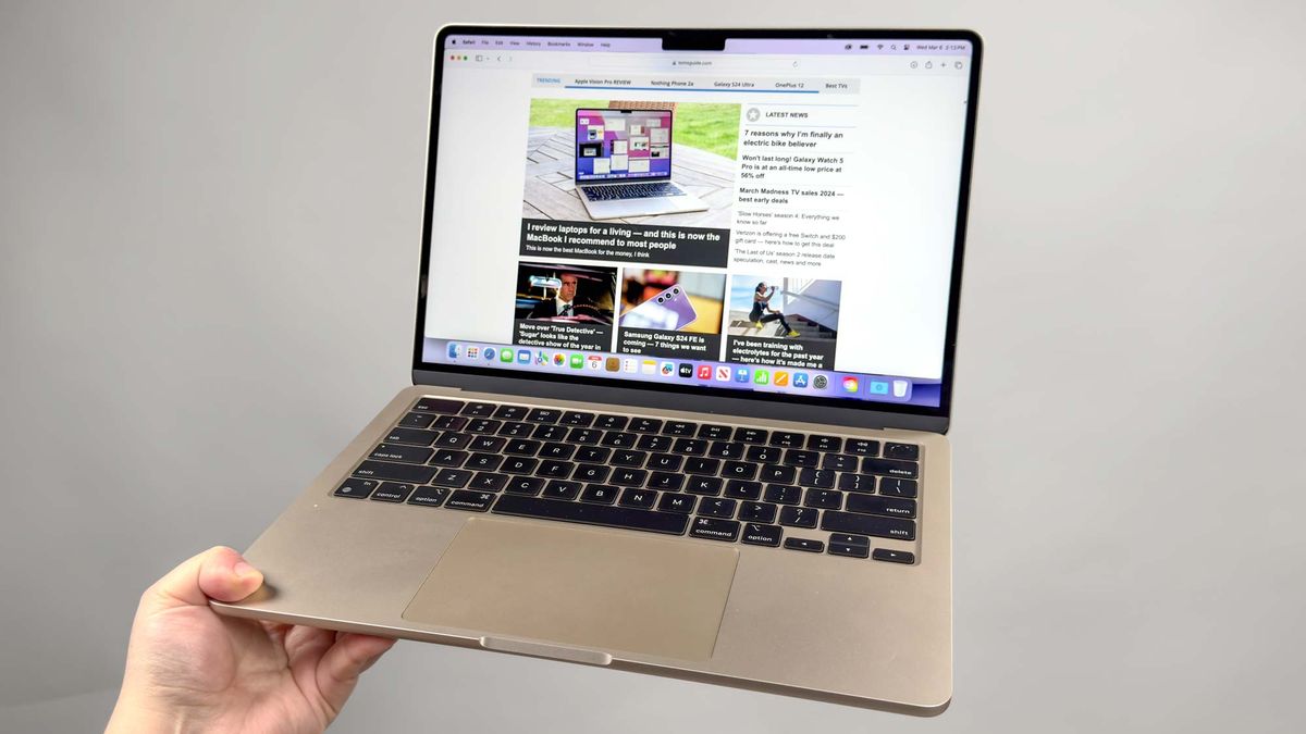 Với RAM 16GB siêu khủng, MacBook Air M2 13 inch cho phép bạn làm việc một cách mượt mà và hiệu quả 