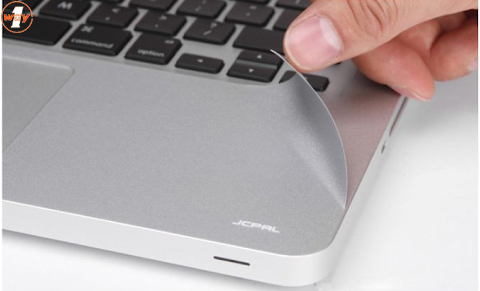 Dán phần kê tay và trackpad cần độ chính xác và tỉ mỉ cao