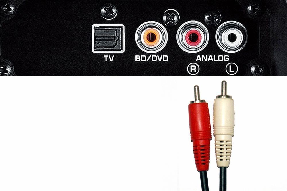 Kết nối âm thanh bằng cách cắm 3 dây vàng, đỏ, trắng vào TV và đầu còn lại gắn với MacBook thông qua jack 3.5mm