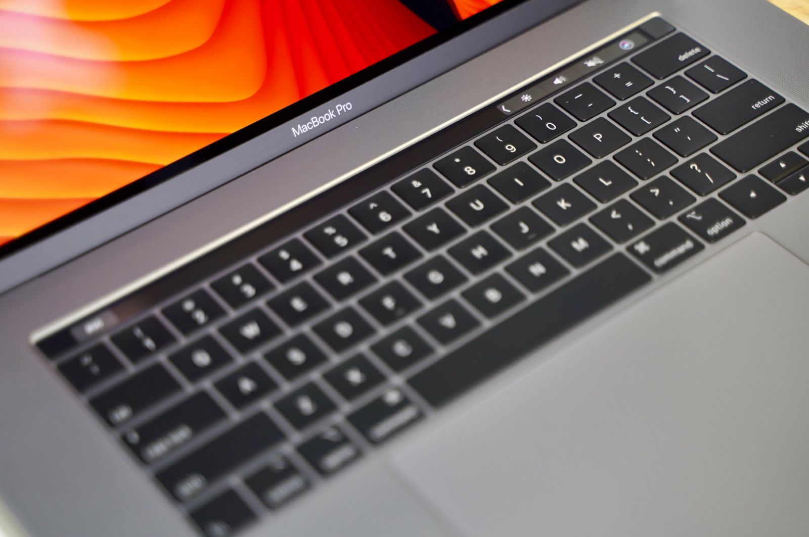 MacBook Pro 2018 15 inch là cỗ máy siêu mạnh mẽ cả về thiết kế lẫn hiệu năng