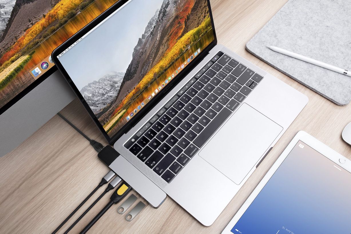 MacBook Pro 13 inch cũ đời 2017 - MPXX2 - màu Bạc