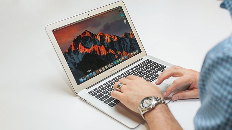 Pin trên MacBook Air 2017 cực trâu