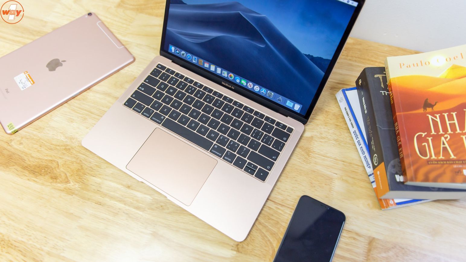 MVFN2 - MacBook Air Rose gold 2019 256GB cũ. Phiên bản này sẽ phù hợp hơn với những người có nhu cầu lưu trữ thông tin cao