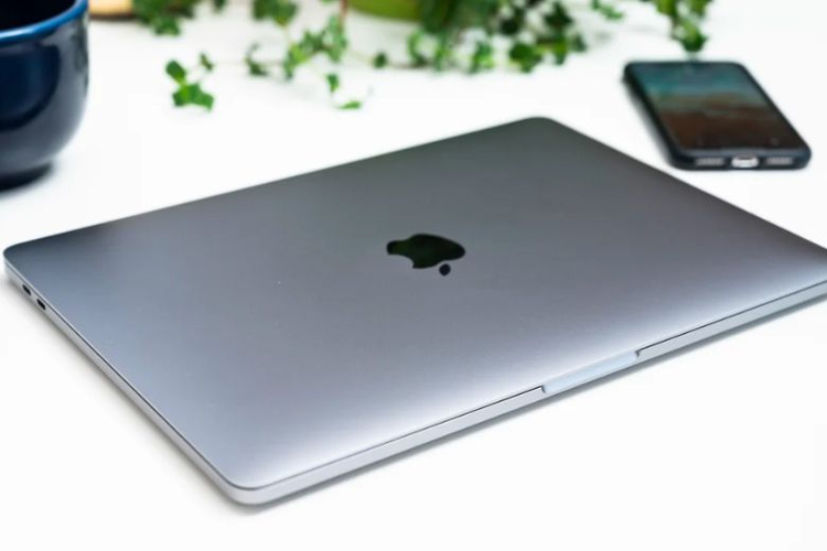 MacBook Air M3 sở hữu chip M3 mạnh mẽ và thiết kế mỏng nhẹ, ấn tượng