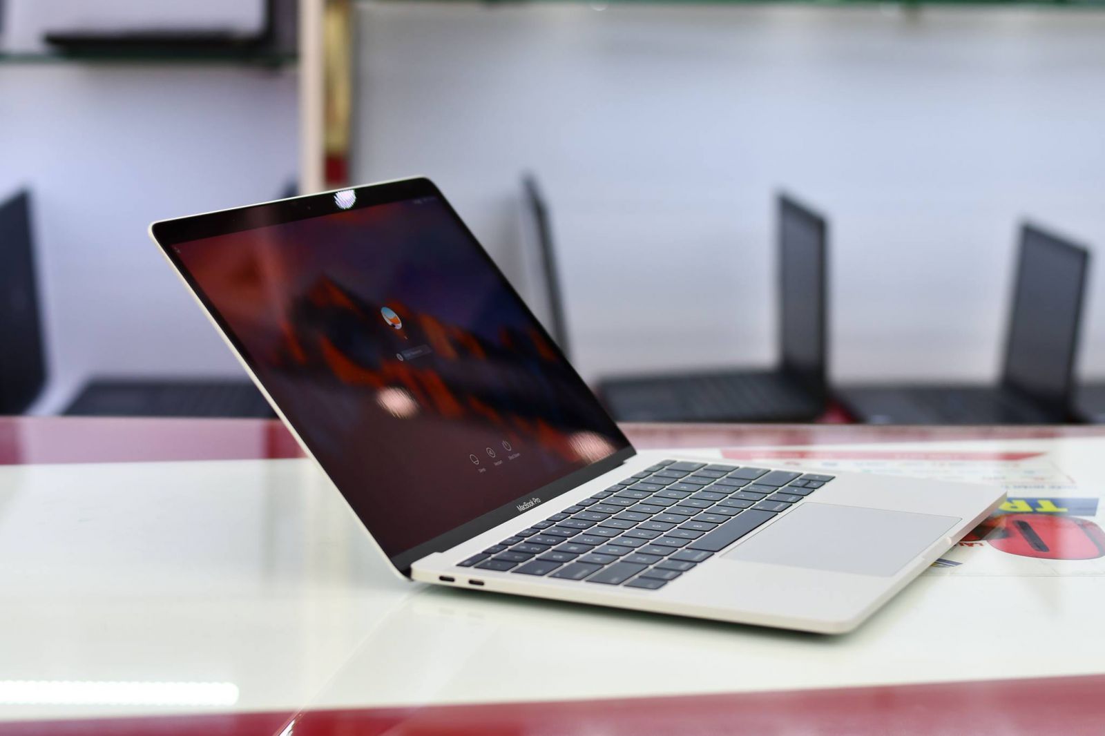 MacBook Pro 13 inch cũ đời 2017 - MPXR2