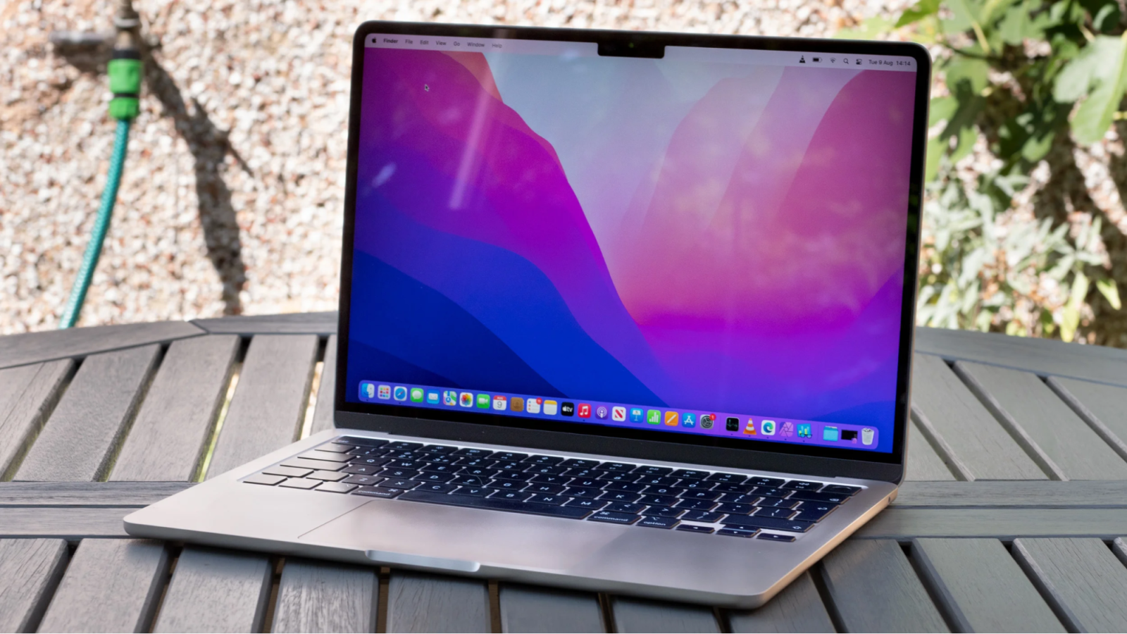 Nên mua Macbook M2 hay M1: So sánh về hiệu năng